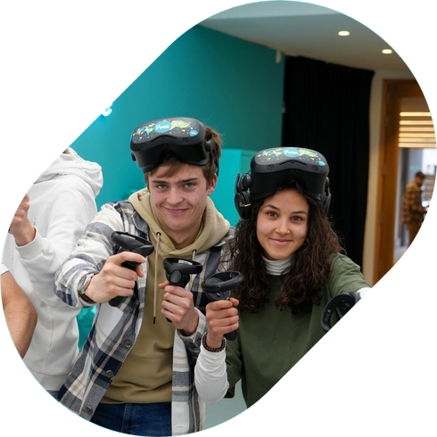 Vrienden na een VR game bij VR Zone Grimbergen
