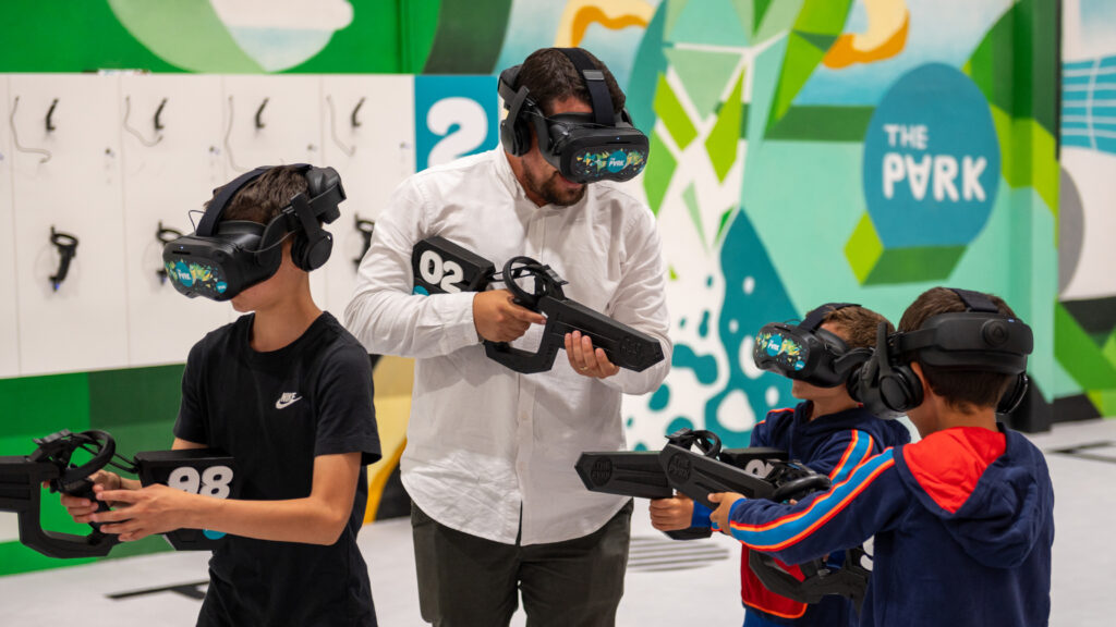 Kinderen spelen de VR escape room Mask of the Pharaoh vanaf 7 jaar